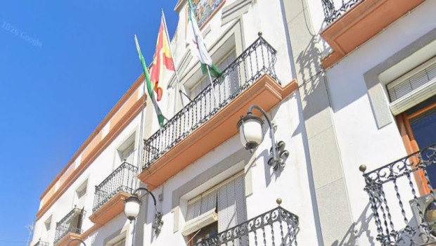 Vox pide al PP que rompa el pacto de gobierno en Pinos Puente tras ser condenada a multa una edil de IU