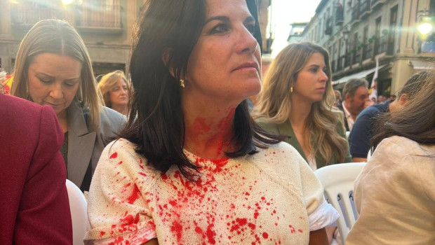 María Ruiz, diputada y vicesecretaria de organización de Vox, tras el ataque que ha sufrido por parte de una turba de radicales