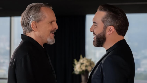 Miguel Bosé, junto a Nayib Bukele