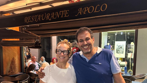 Yolanda y Ade, propietarios del Restaurante Apolo, que este viernes decidió abrir sus puertas