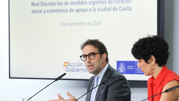 El vicepresidente primero y ministro de Economía, Comercio y Empresa, Carlos Cuerpo; y la ministra de Inclusión, Seguridad Social y Migraciones y portavoz del Gobierno, Elma Saiz
Marta Fernández / Europa Press
01/9/2026
