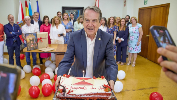 El alcalde, Abel Caballero, celebra su 80 cumpleaños rodeado de su equipo en el Ayuntamiento de Vigo.

REMITIDA / HANDOUT por CONCELLO DE VIGO
Fotografía remitida a medios de comunicación exclusivamente para ilustrar la noticia a la que hace referencia la imagen, y citando la procedencia de la imagen en la firma
02/9/2026