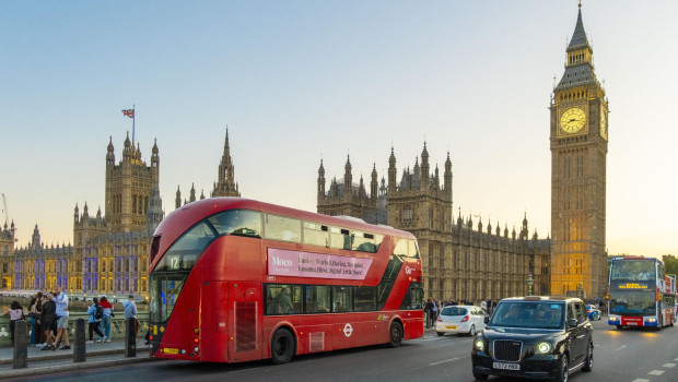 Autobús junto al Big Ben, en Londres