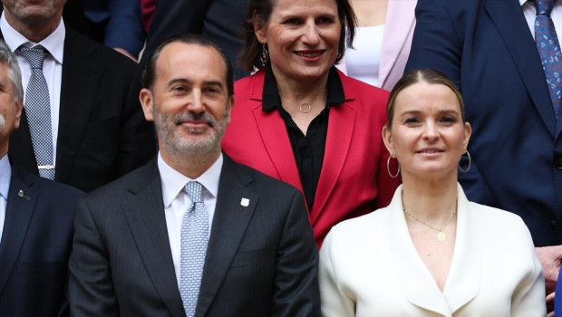 (I-D) El presidente del Parlament, Gabriel Le-Senne, la presidenta del Govern, Marga Prohens, y la presidenta del Congreso, Francina Armengol, durante la foto familia de la Conferencia de Presidentes de Parlamento de la Unión Europea, a 22 de abril de 2024, en Palma de Mallorca, Mallorca, Baleares (España). La Conferencia de Presidentes de Parlamentos de la Unión Europea se celebra en Palma, del 21 al 23 de abril de 2024. Con esta Conferencia concluyen los actos relacionados con la dimensión parlamentaria de la Presidencia española del Consejo de la Unión Europea, que tuvo lugar durante el segundo semestre de 2023. La Conferencia de Presidentes de Parlamentos de la Unión Europea y del Parlamento Europeo reúne, anualmente desde 1999, a los Presidentes de Parlamentos Nacionales de los países miembros de la Unión Europea y al Presidente del Parlamento Europeo.

Tomàs Moyà / Europa Press
22 ABRIL 2024;REY FELIPE VI;MALLORCA;CONFERENCIA;PRESIDENTES;PARLAMENTOS;UE;BALEARES
22/4/2024
