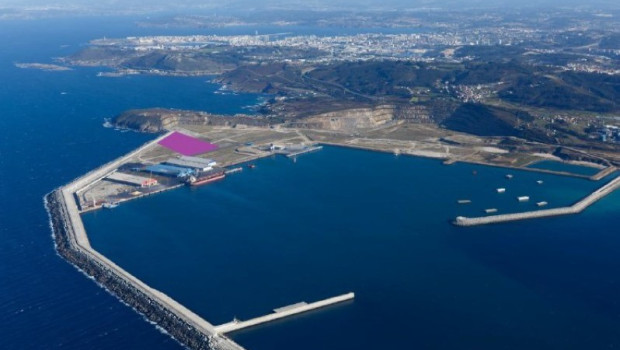 Ubicación de la planta de Ignis, marcada en rosa, dentro del puerto exterior de La Coruña