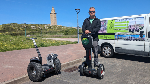 Roberto Roca, encargado de este 'tour', montado en un Segway