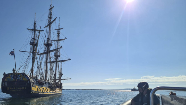 El TS Shtandart, este fin de semana al ser expulsado de las aguas de Galicia