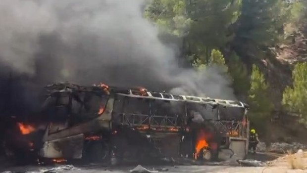 Un bus lanzadera provoca un incendio en la Cantera del Puerto