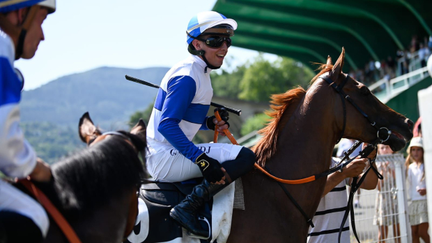 Swifway y Guillaume Guedj, tras vencer en la 5ª carrera, Gran Premio Hotel María Cristina