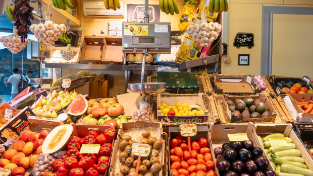 Puestos de alimentos en el Mercado de la Encarnación