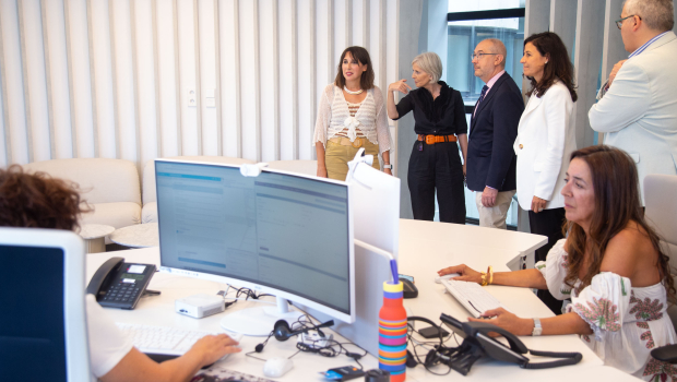 Visita de la 'conselleira' María Jesús Lorenzana a las instalaciones de la Oficina Económica de Galicia