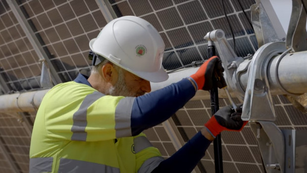 Manuel es instalador de parques fotovoltaicos en Sevilla