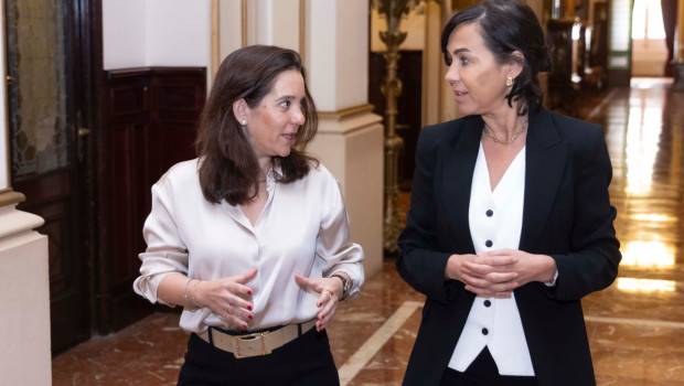 Inés Rey e Isabel Pardo de Vera, en el Ayuntamiento de La Coruña