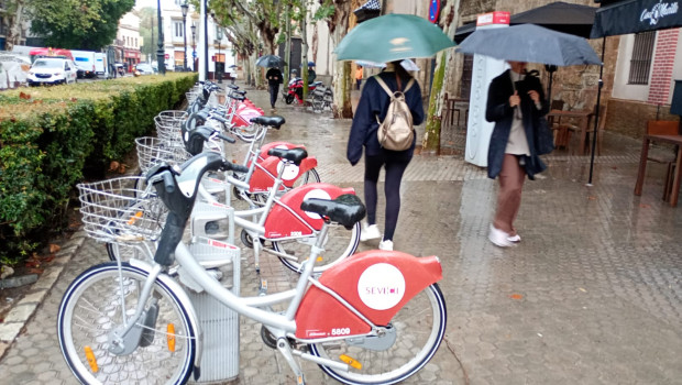 El día ha sido muy complicado en ciudades como Sevilla a causa de la lluvia