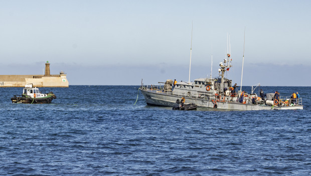 Una patrullera de la Marina marroquí penetra en aguas de Melilla y encalla