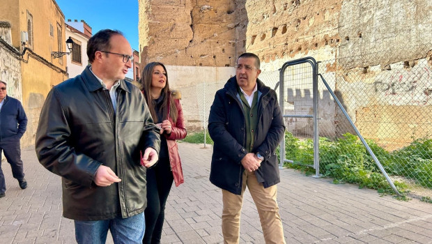 José Ayala en su visita a la muralla acompañados por los concejales Manuel Fernández y Azucena Cepedello

REMITIDA / HANDOUT por AYUNTAMIENTO DE ANDÚJAR
Fotografía remitida a medios de comunicación exclusivamente para ilustrar la noticia a la que hace referencia la imagen, y citando la procedencia de la imagen en la firma
30/12/2024