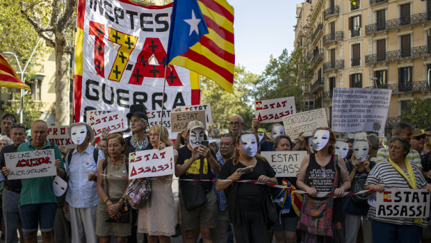 Concentración de la Plataforma 17-A donde se acusó al Estado de no investigar los atentados de Las Ramblñas