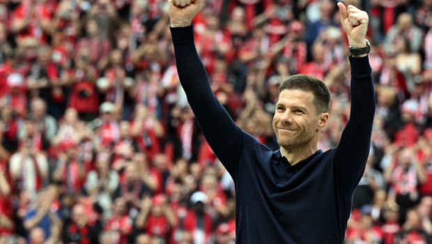 Xabi Alonso, celebrando el título de la Bundesliga