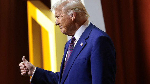 Juez federal avala los despidos masivos en el gobierno ordenados por Trump
