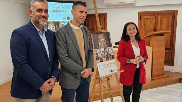 Luis Merino, Miguel Cristóbal Rueda y Paloma Saborido durante la presentación de la Gran Procesión Escolar