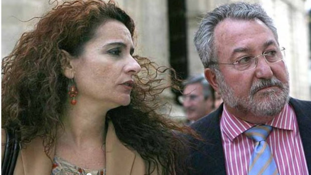 La consejera de Salud, María Jesús Montero, junto al investigador Bernat Soria, en el año 2007