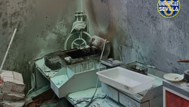 Freidora en la caseta de la Feria donde se ha originado el incendio.

REMITIDA / HANDOUT por EMERGENCIAS SEVILLA
Fotografía remitida a medios de comunicación exclusivamente para ilustrar la noticia a la que hace referencia la imagen, y citando la procedencia de la imagen en la firma
07/5/2025