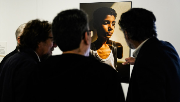 Detalle de la exposición durante la inauguración de la exposición 'World Press Photo 2025' en la Fundación Cajasol.
JOAQUIN CORCHERO / EUROPA PRESS
13/5/2025