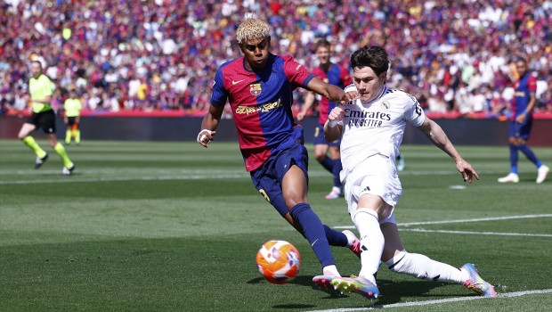 Lamine Yamal en un encuentro ante el Madrid