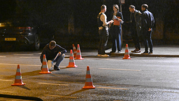 Tras agredir con cuchillo a varias personas, una mujer fue asesinada a tiros por la policía