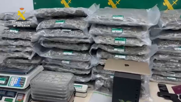 Detenidos tres miembros de una red internacional de tráfico de droga que operaban desde el poniente almeriense
REMITIDA / HANDOUT por GUARDIA CIVIL
Fotografía remitida a medios de comunicación exclusivamente para ilustrar la noticia a la que hace referencia la imagen, y citando la procedencia de la imagen en la firma
12/7/2025