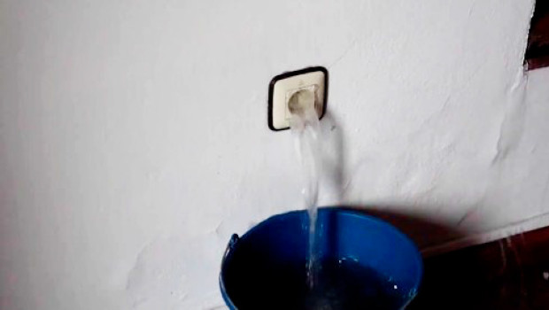 Calles convertidas en ríos y el agua saliendo por los enchufes