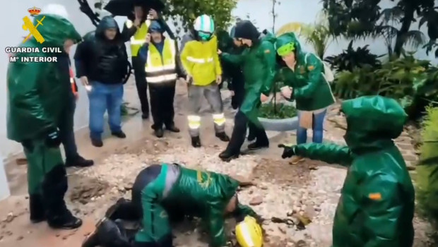 Los equipos de expertos en hidrogeología y movimientos del terreno desplegados en Grazalema