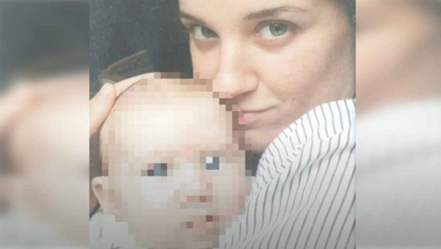 La madre de la bebé fallecida en Sevilla ha negado que las quemaduras sufridas por la menor fueran consecuencia de un accidente