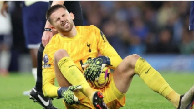 Guglielmo Vicario se duele de una acción en un partido con el Tottenham esta temporada