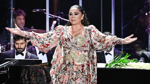 Isabel Pantoja durante un concierto en 2024