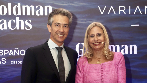 Juan Santamaría Cases, consejero delegado de ACS, y Lola Solana, presidenta del Instituto Español de Analistas