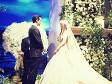 Si la hija de un multimillonario de la energía rusa se casa el hijo de otro multimillonario el resultado es una boda de 10 millones de dólares en el Dolby Theatre de Los Angeles, donde se celebran los Oscar. La pareja adornó el lugar con 500.000 dólares de flores y un pasillo de oro. Jason Derulo y Lady Gaga ofrecieron espectáculo durante todo el enlace.