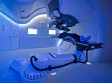Sala de protonterapia con paciente