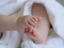La epidermis de los recién nacidos es hasta un 30 % más fina que la de los adultos