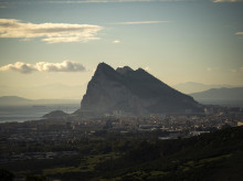 Vista del Peñón de Gibraltar fotografiada desde la ciudad española de La Línea