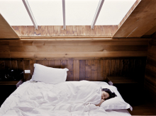 Dormir con luz está relacionado con problemas de salud