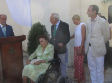 La infanta Margarita acompañada de su familia durante el homenaje que le ha brindado la localidad de Estoril