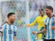 Leo Messi y Rodrigo de Paul en el primer partido de Argentina en el Mundial