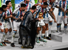 Esta es la capa con la que Messi levantó el trofeo de campeón del mundo