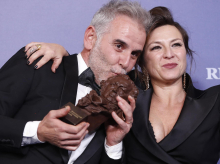 Los maquilladores Yolanda Piña y Felix Terrero tras recibir el Goya a mejor maquillaje y peluquería
