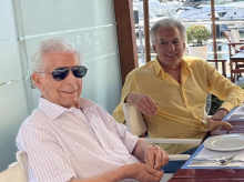 Mario Vargas Llosa, con su hijo Álvaro