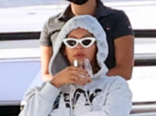 Beyoncé junto a su marido, Jay-Z, en un barco en los Hamptons