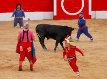 Enanos toreos durante un ruedo