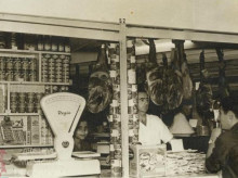 Puesto en el mercado del Marrubial el día de su inauguración