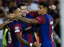 Raphinha, Lewandowski y Joao Cancelo, en un gol del FC Barcelona